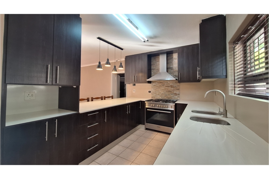 3 Bedroom Property for Sale in Middedorp Western Cape